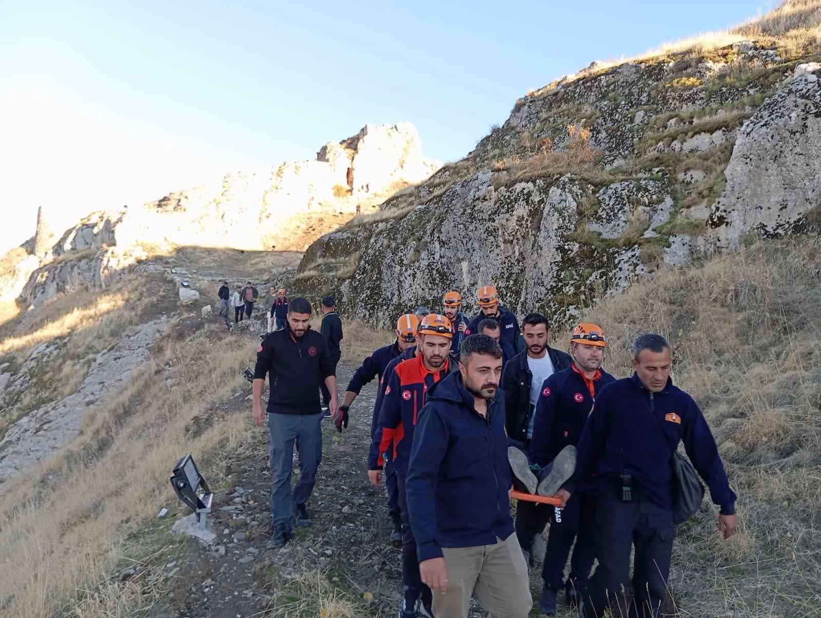 Van Kalesi’nden düşen kişi ağır yaralandı