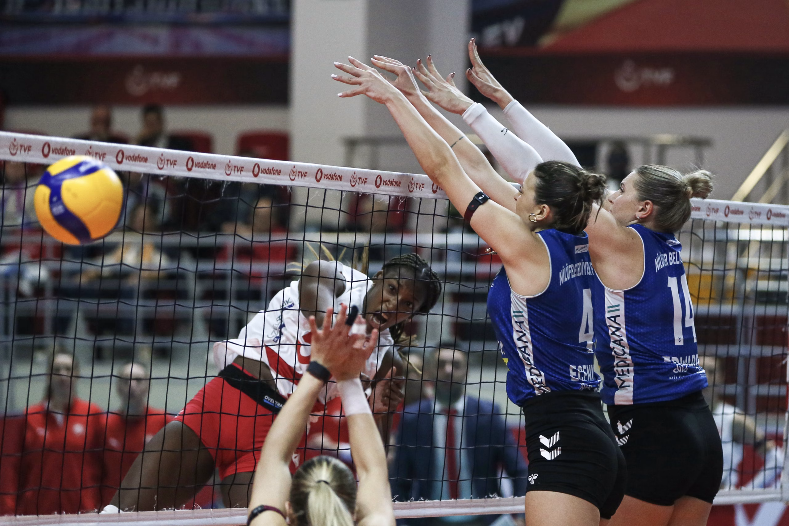 Voleybol: Vodafone Sultanlar Ligi
