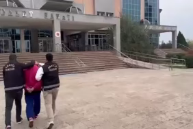 77 yıl hapis cezasıyla aranan firari şahıs, kurye kılığındaki polisin ’Yemek siparişi getirdim’ sözleriyle yakalandı