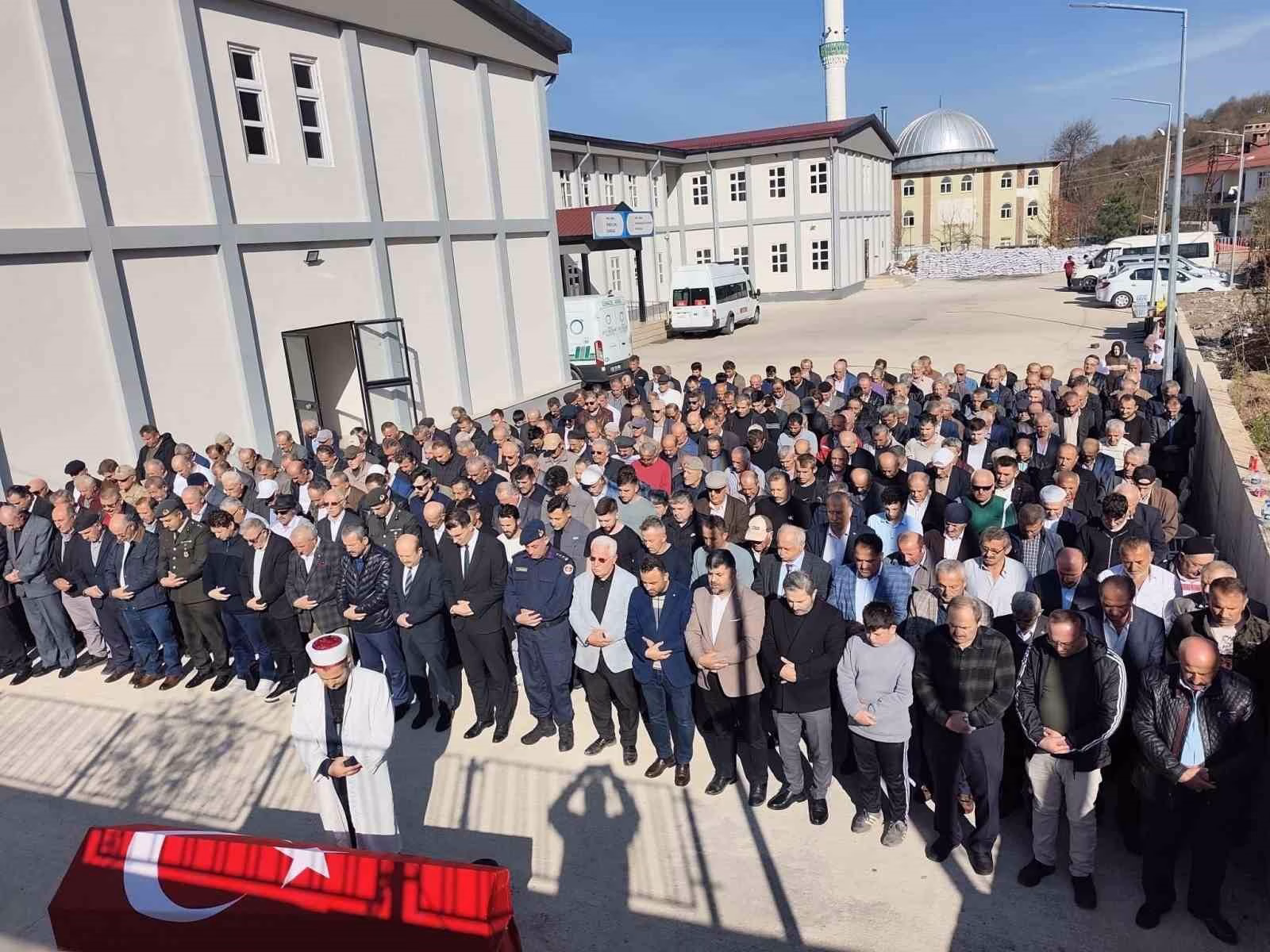 94 yaşında hayatını kaybeden Kore gazisi toprağa verildi