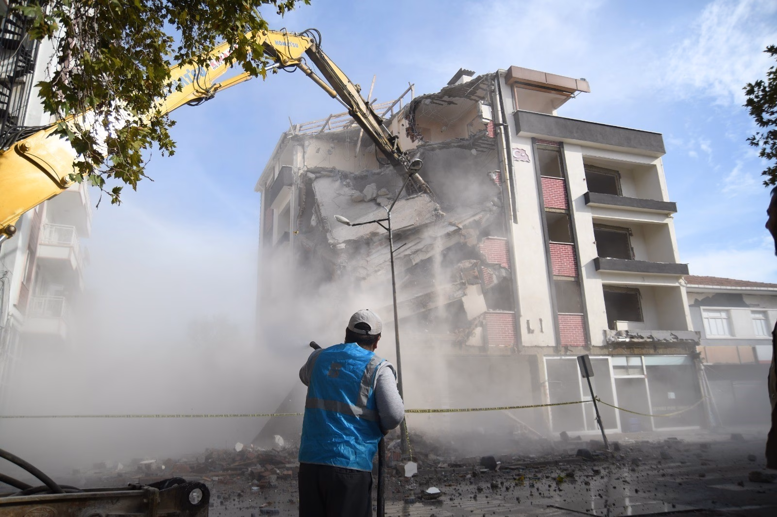 SINDIRGI'DA 3 AYDA 17 BİN DEPREM KAYDEDİLDİ