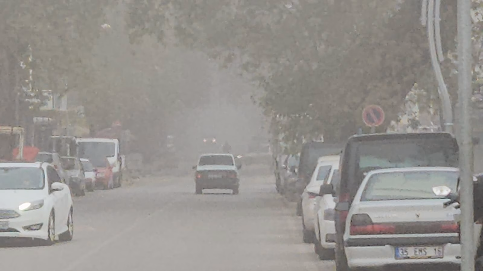 SINDIRGI'DA SİS ETKİLİ OLDU