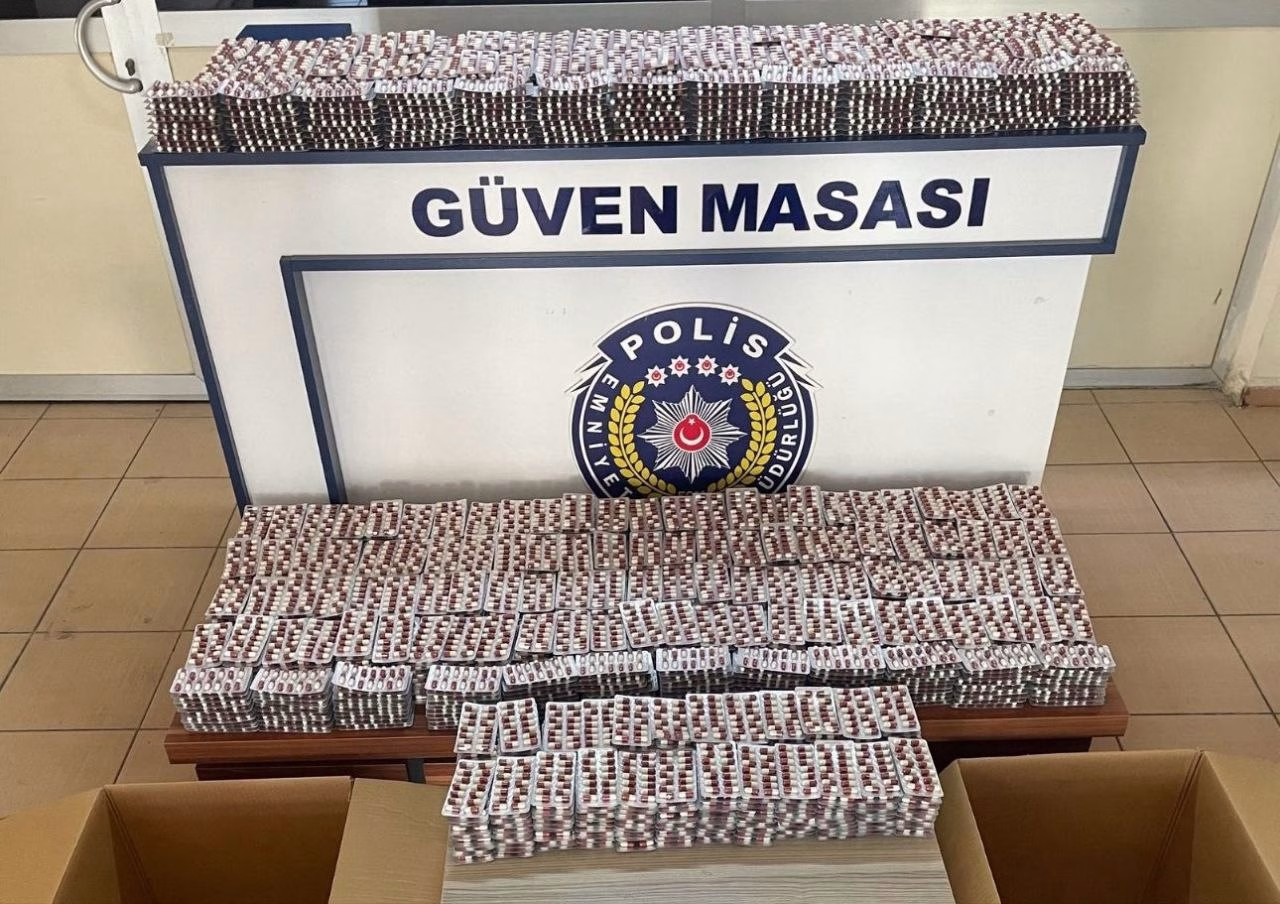 Adana’da aracında 34 bin 176 sentetik hap ele geçirilen sürücü tutuklandı