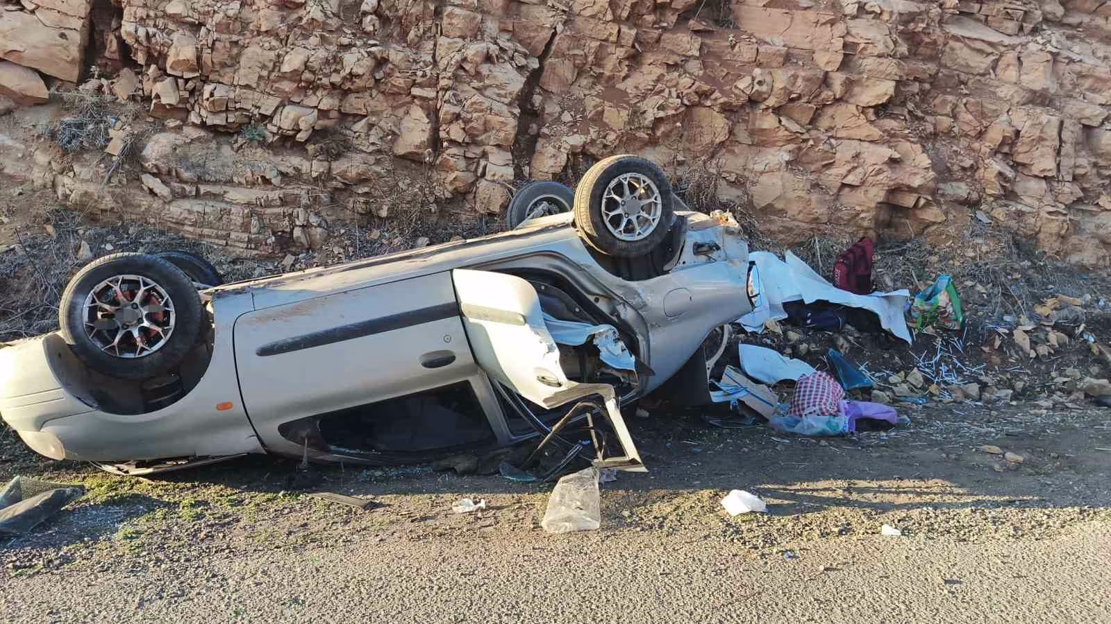 Adıyaman’da otomobil devrildi: 3 yaralı