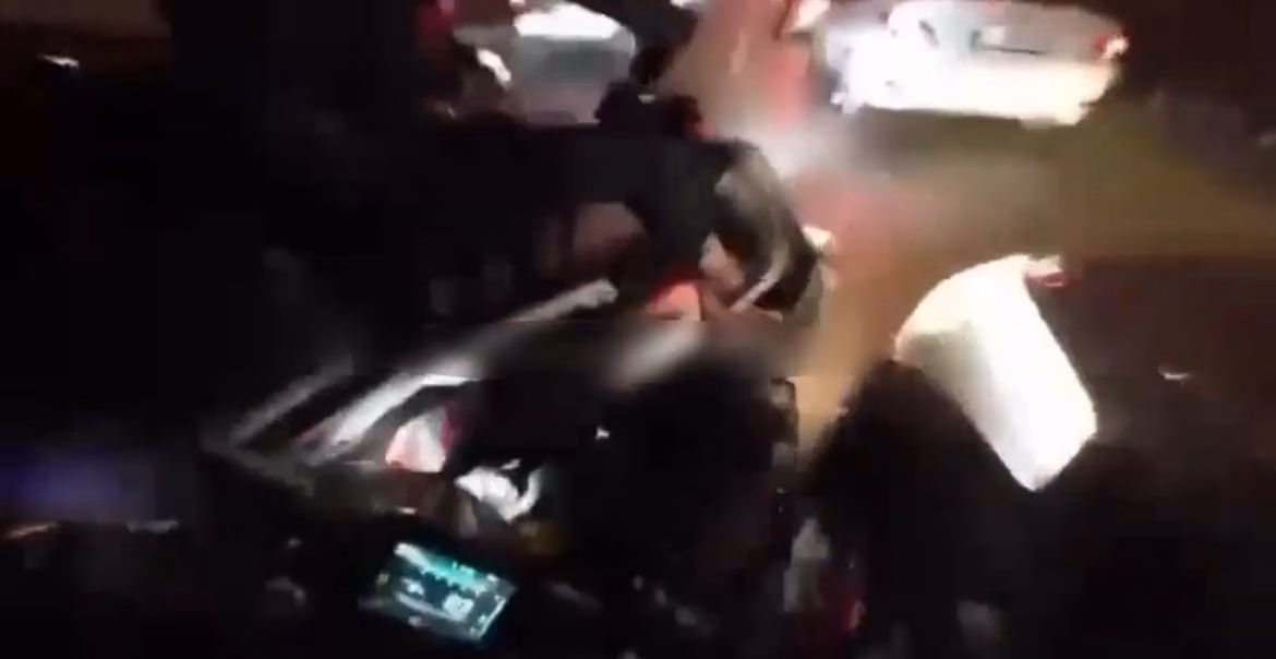 Araçların arasından hızla giden motosikletliye arkasından gelen motosikletli böyle çarptı