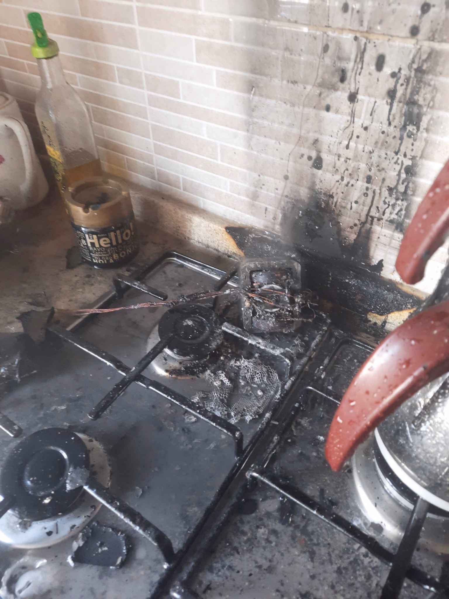 Balıkesir'de 2 binada çıkan yangın söndürüldü