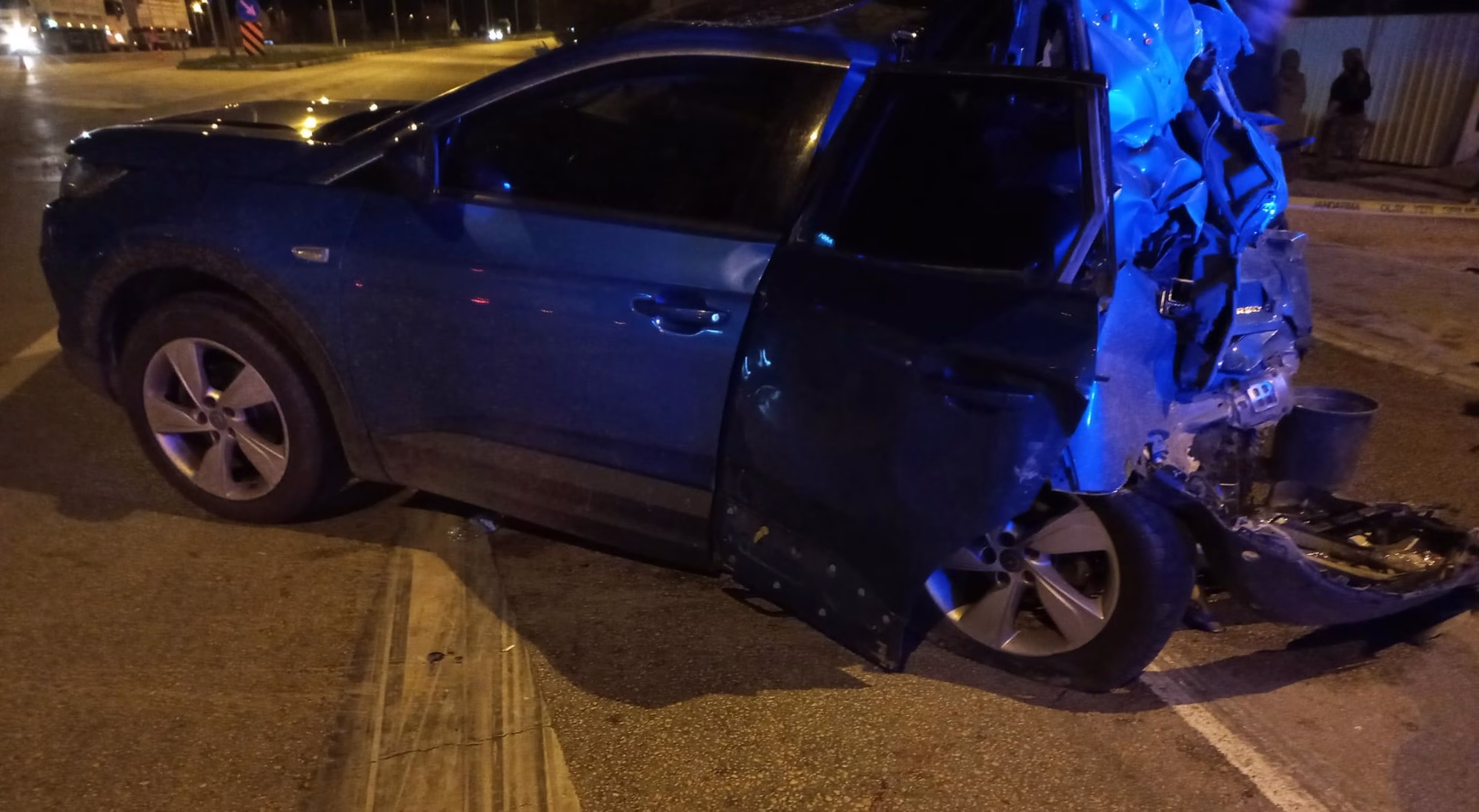 Balıkesir'de otomobilin tırla çarpışması sonucu 1 kişi öldü, 1 kişi yaralandı