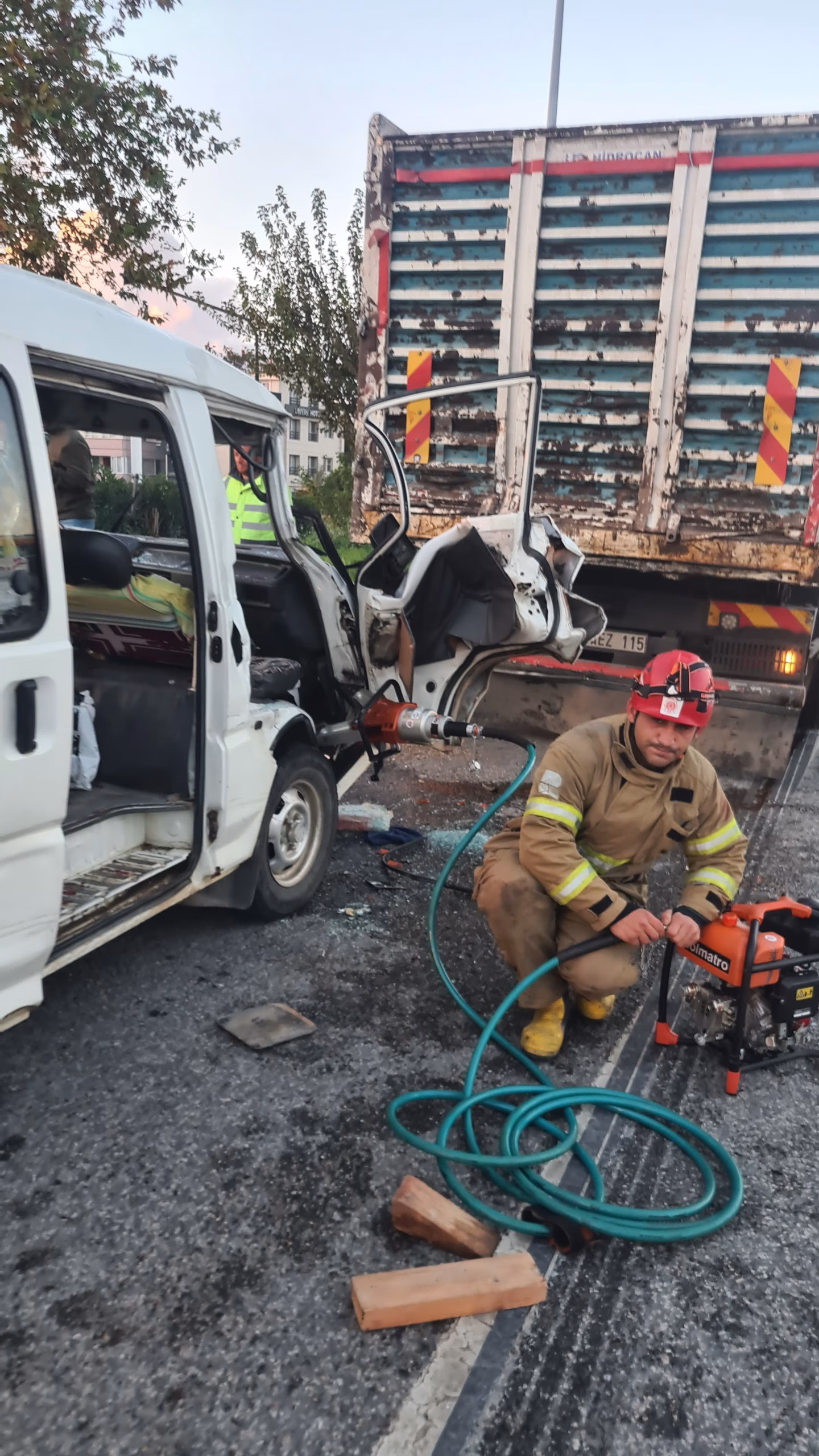 Balıkesir'de üç aracın karıştığı zincirleme kazada 7 kişi yaralandı