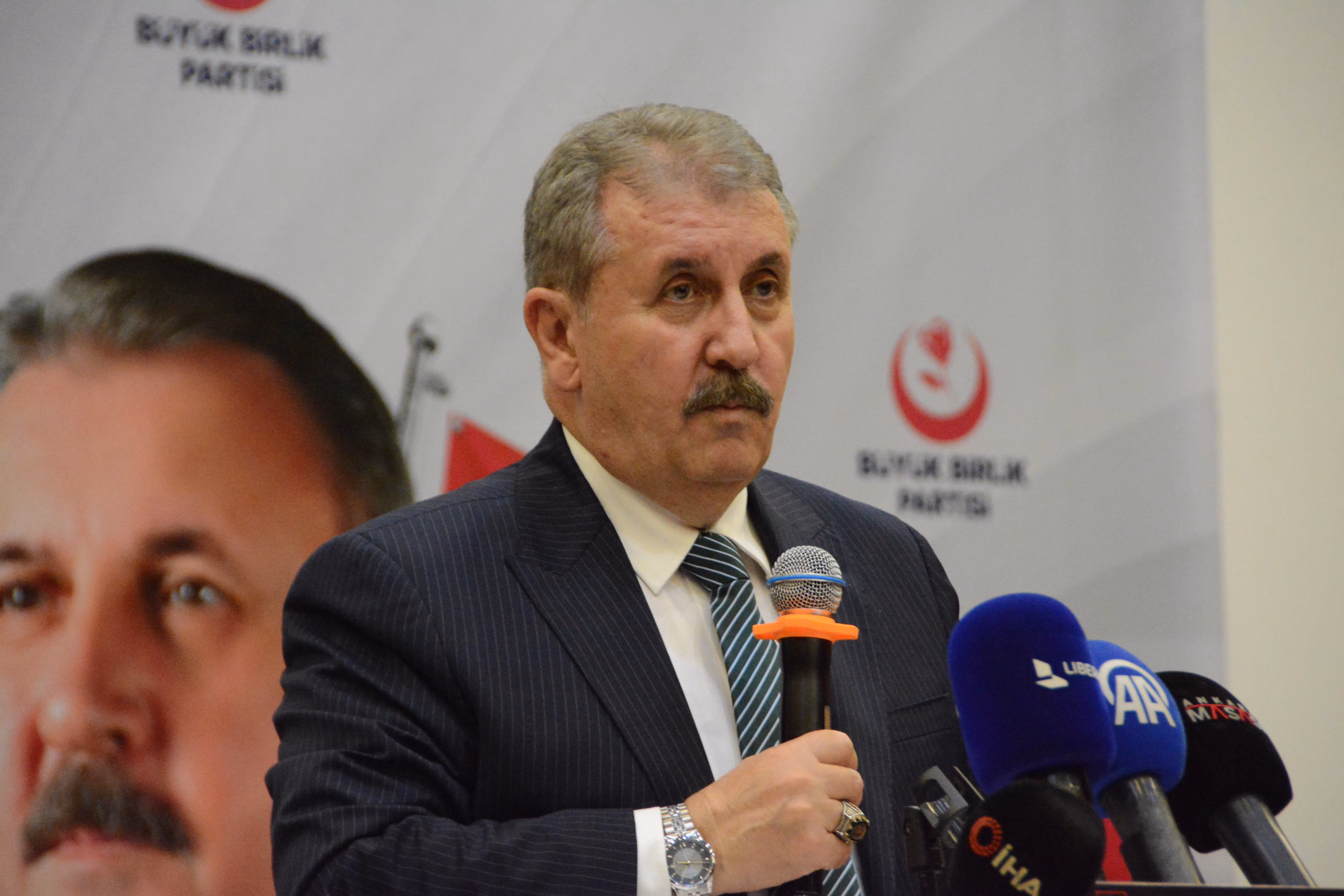 BBP Genel Başkanı Destici, Balıkesir'de partisinin il kongresinde konuştu: