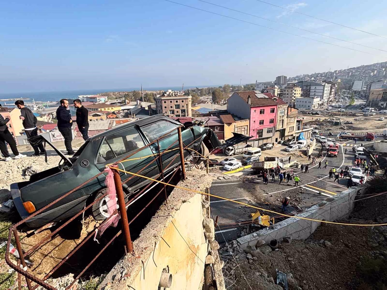 Belediyeye ait kamyonet az kalsın faciaya yol açıyordu
