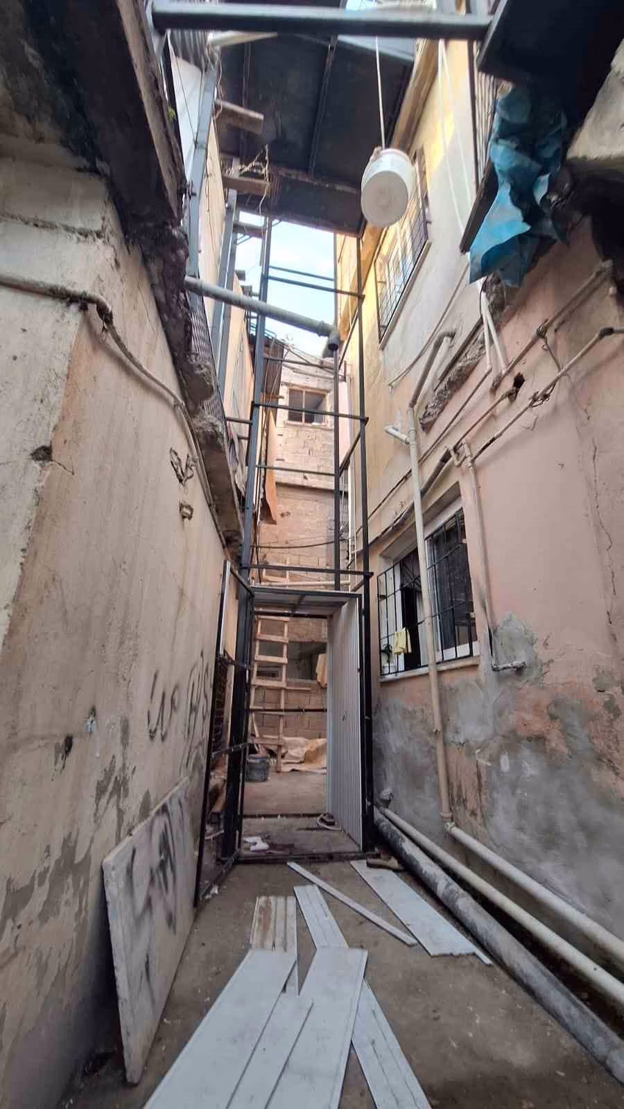 Bina dışına kurulan yük asansörü düştü: 80 yaşındaki kadın hayatını kaybetti