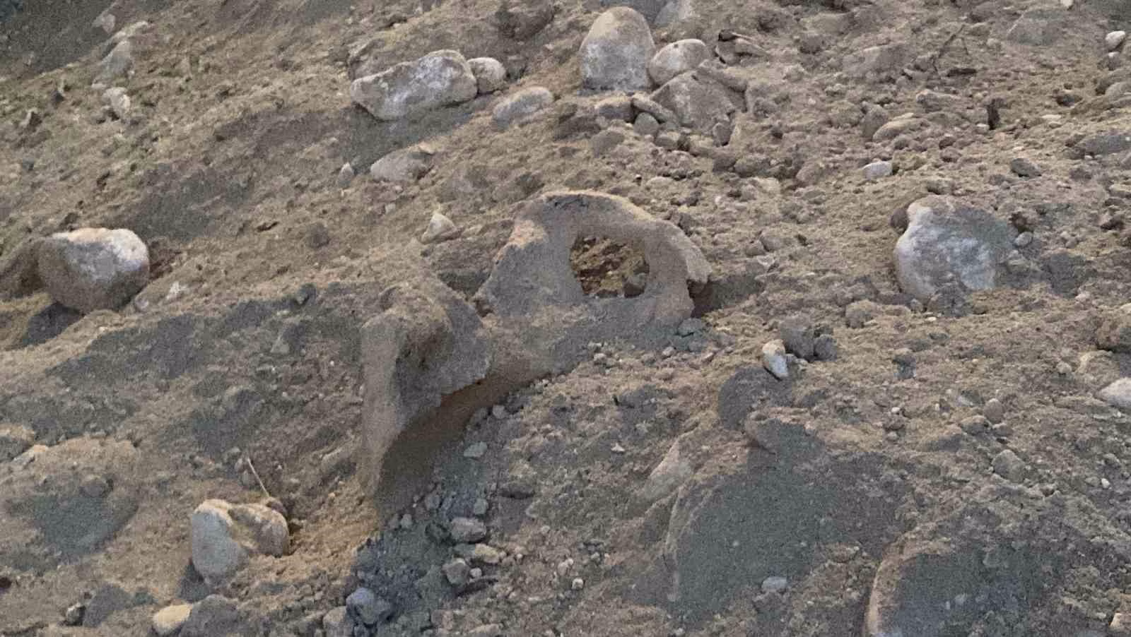 Burdur’da belediyenin kazı çalışması sırasında insan kemikleri bulundu