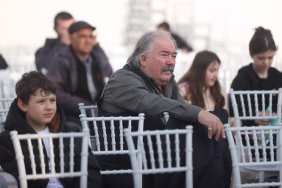 Cezalı takımlarının maçını salon dışındaki dev ekrandan izlediler