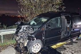 D-140’da kaza yapan araçlar hurdaya döndü: 1 ölü, 2 yaralı