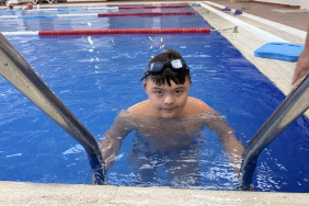 Down sendromlu Kayra, 6 yıldır mutluluğa kulaç atıyor