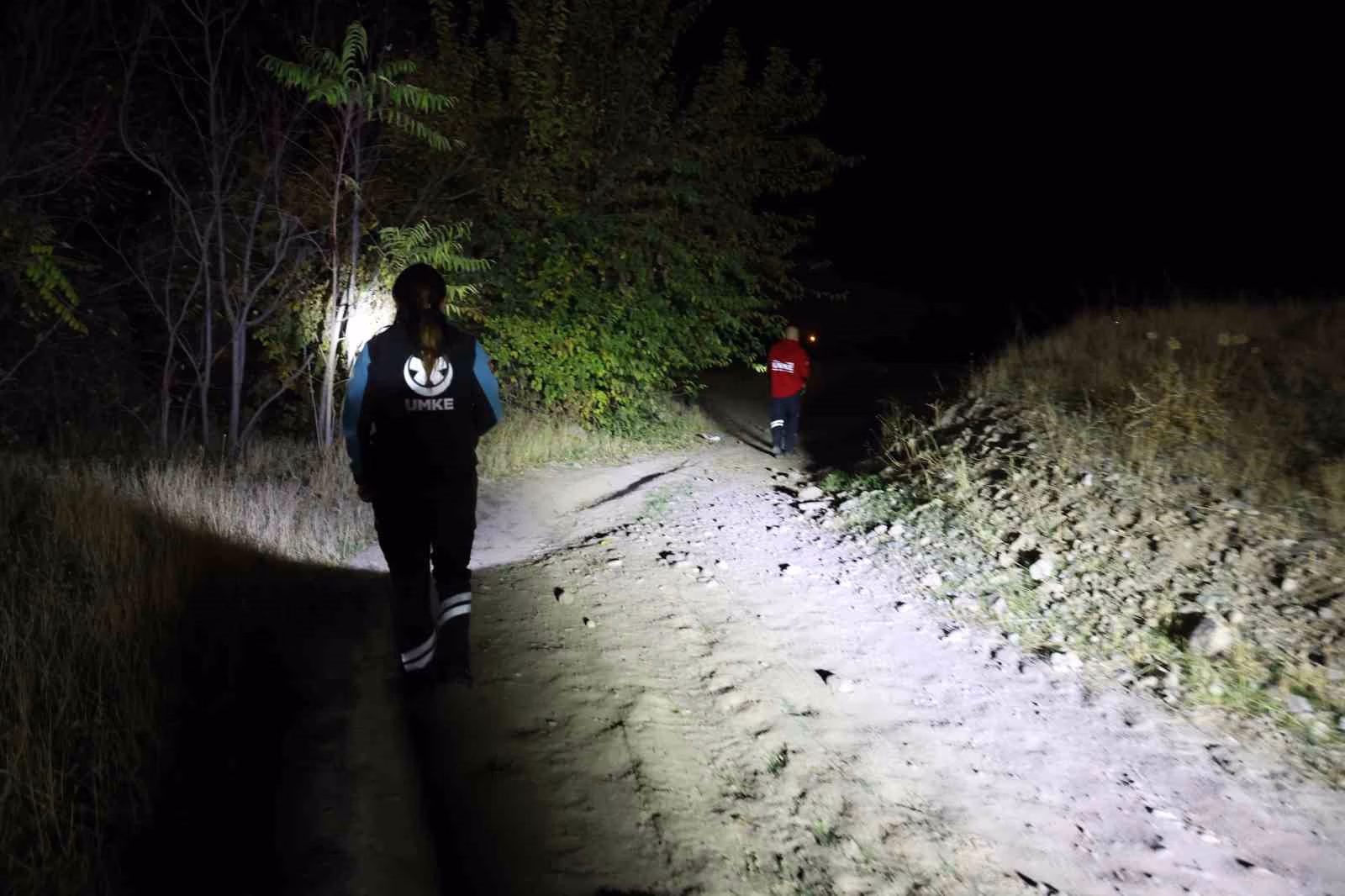 Elazığ’da kayıp otizmli çocuğu arama çalışmaları 72. saatte de gece boyunca sürüyor