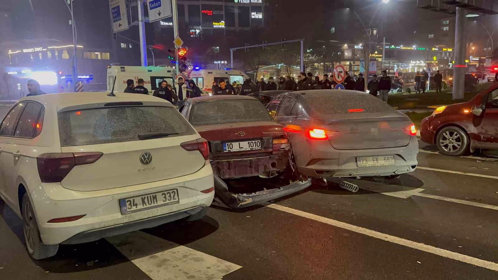 Elazığ’da zincirleme trafik kazası: 2 yaralı