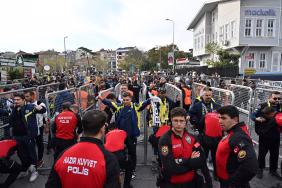 Fenerbahçe taraftarı, Tüpraş Stadı'na hareket etti