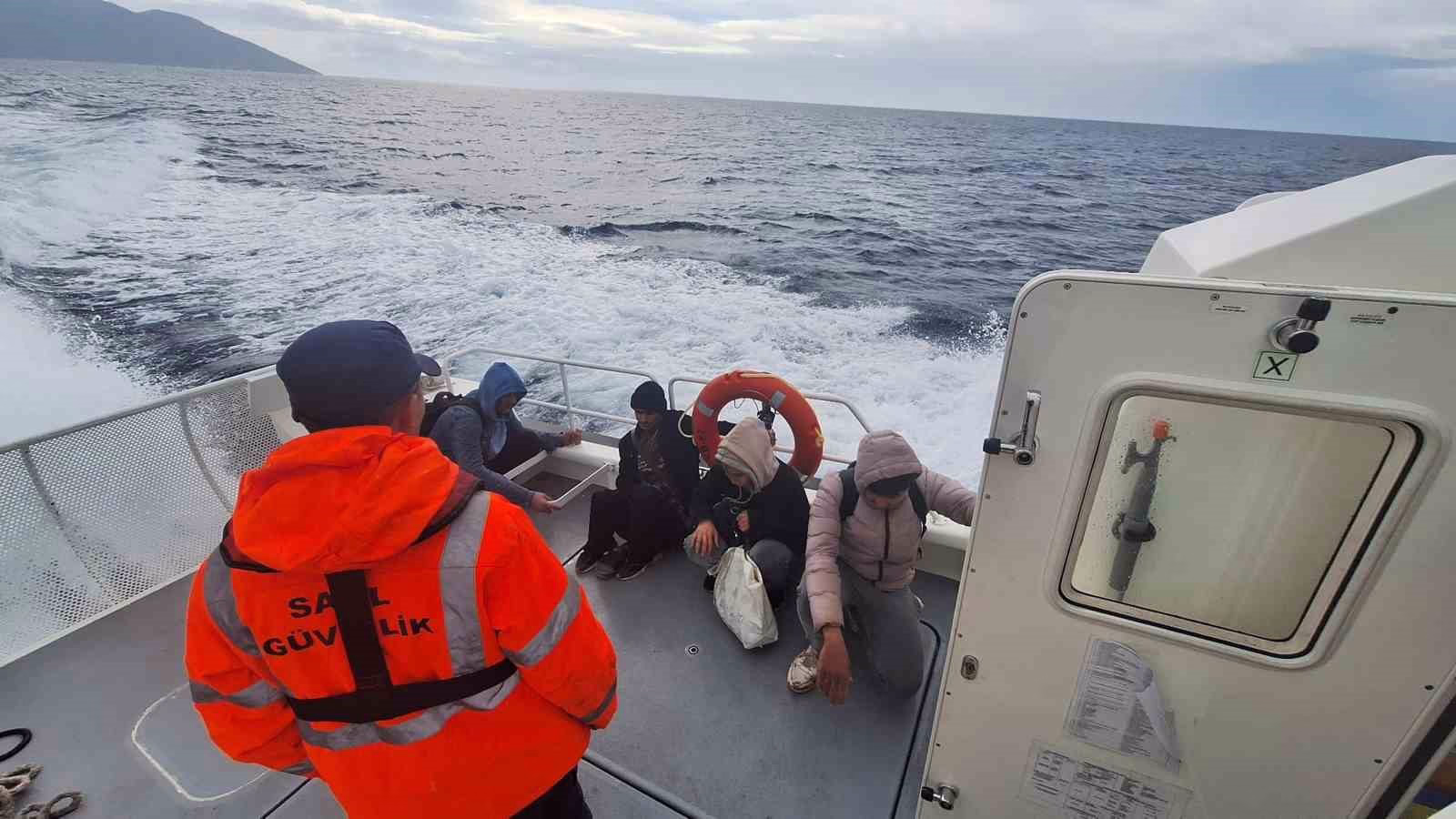 Fethiye Leylek koyunda mahsur kalan 4 düzensiz göçmen kurtarıldı