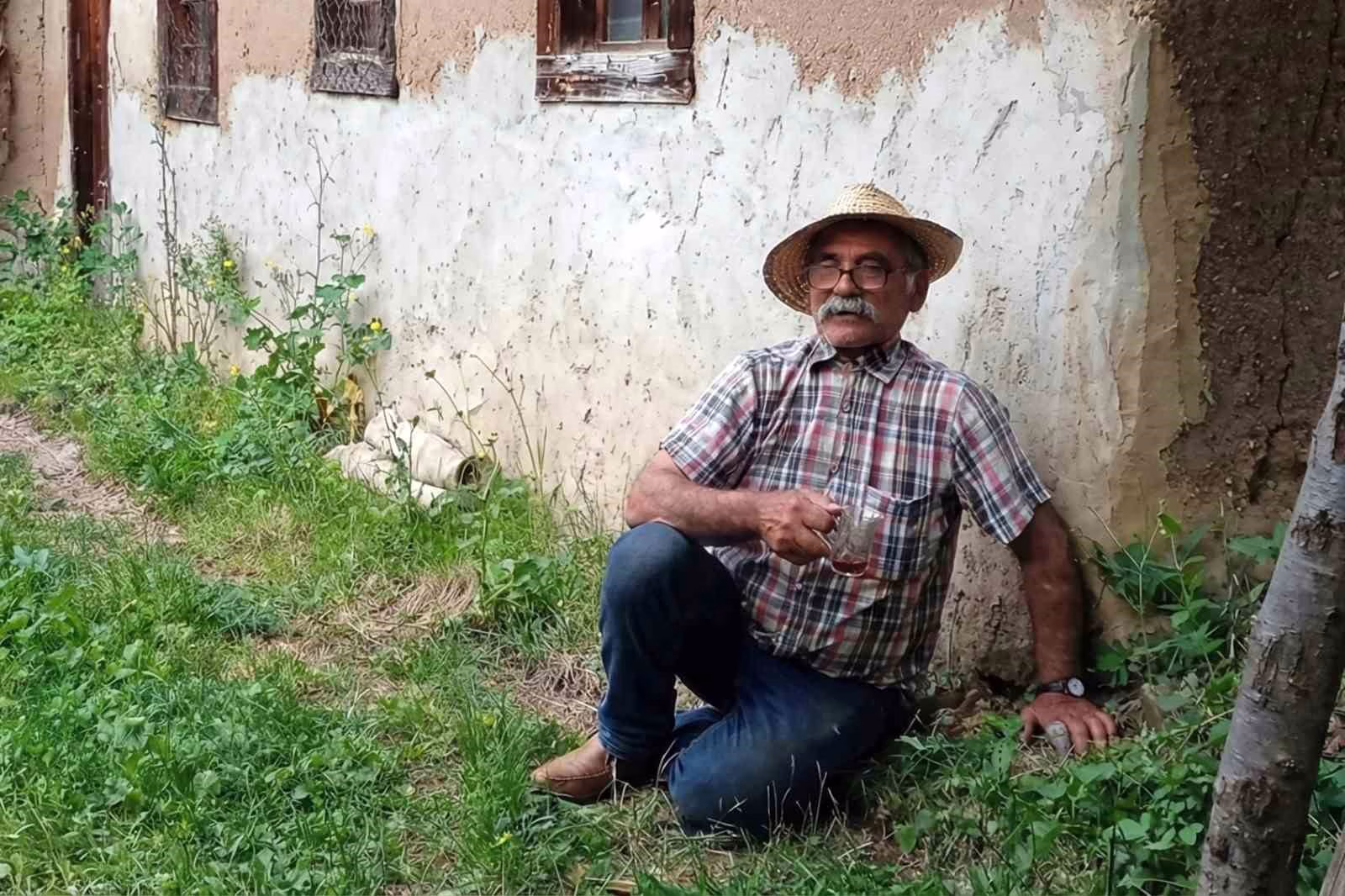 Haber alınamayan yaşlı adam, cami şadırvanında ölü bulundu