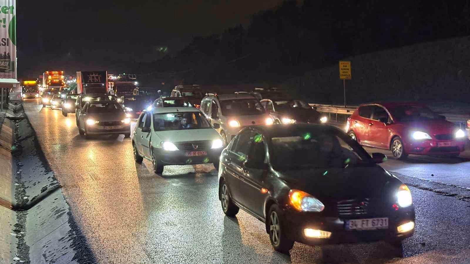 Habipler-Arnavutköy yolunda İSKİ kazı çilesi