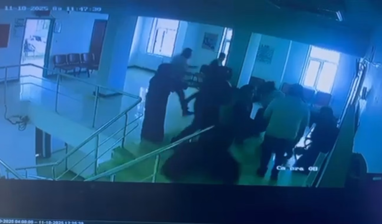 Hasta yakını ile sağlık çalışanları arasında "damar yolu" kavgası