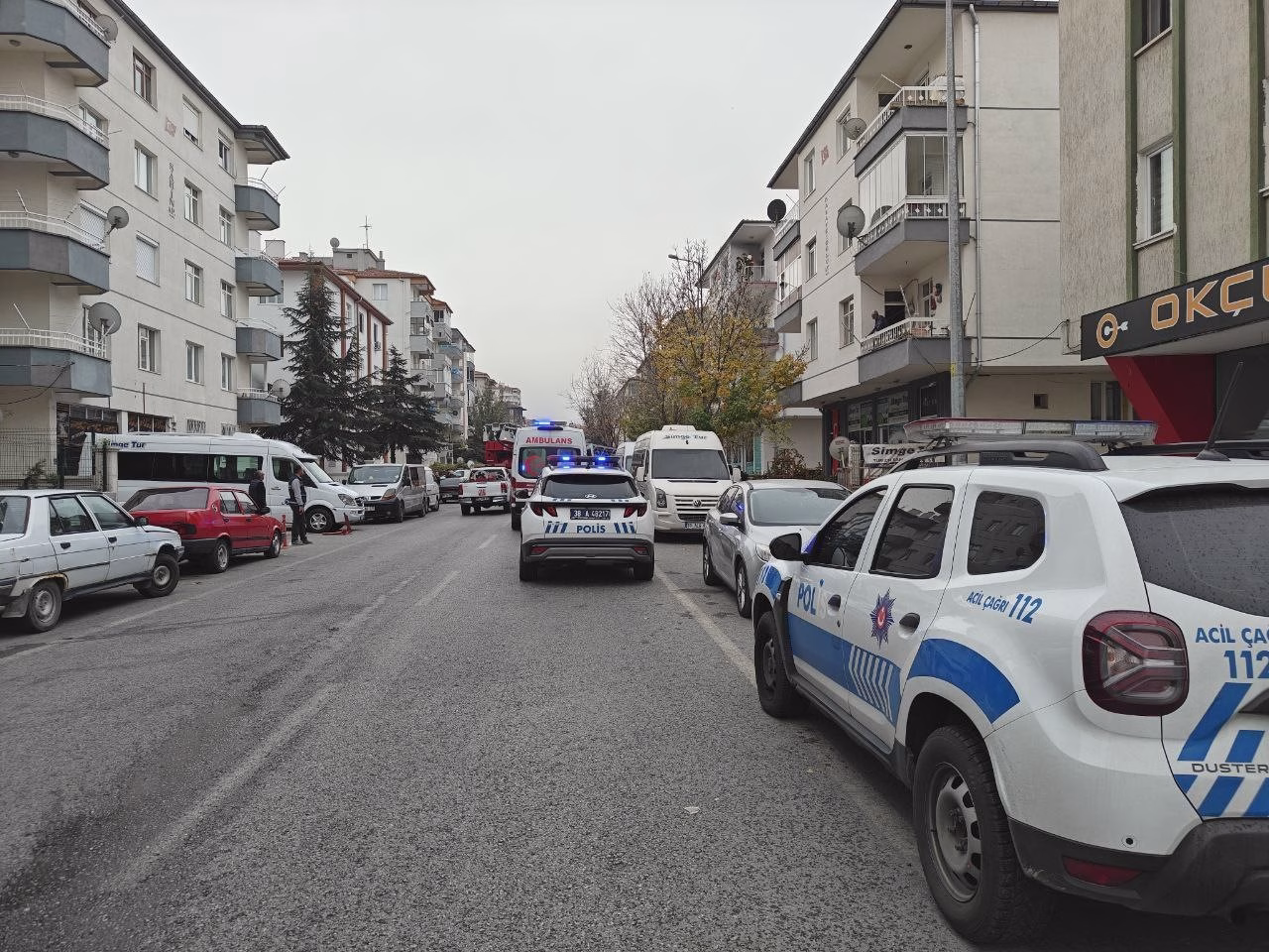 Kendini kilitlediği evini ateşe verdi