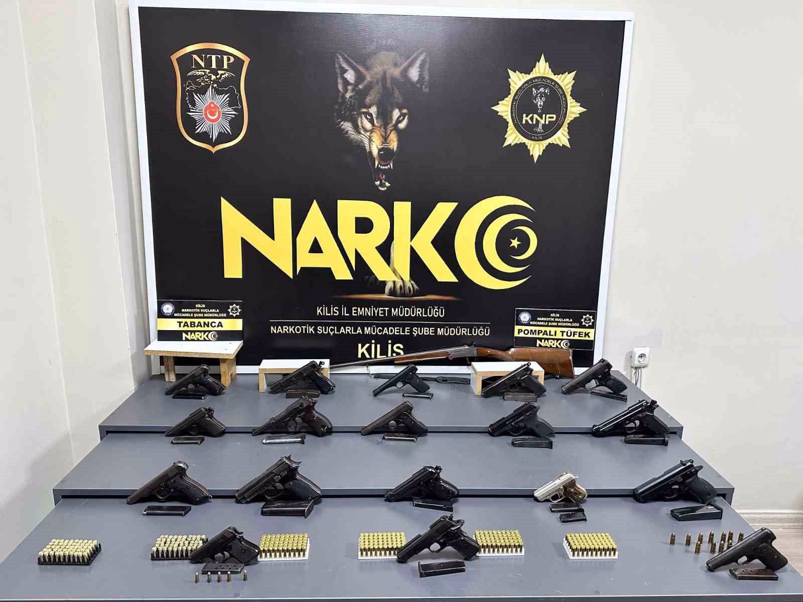 Kilis’te tır ve evlerde silah ile kaçak sigara ele geçirildi: 1 tutuklama