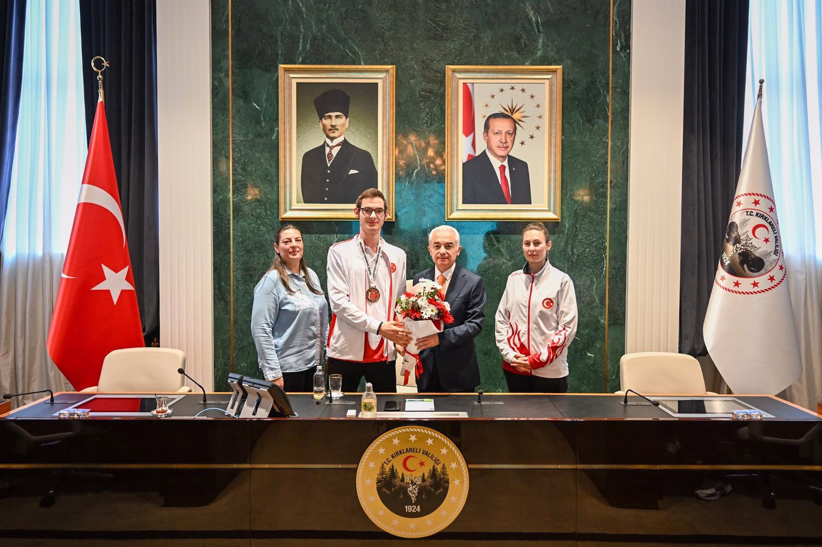 Kırklareli Valisi Turan, sporcularla bir araya geldi