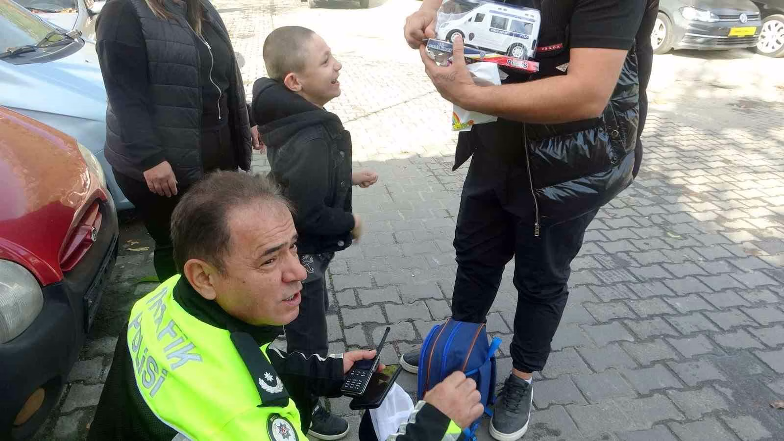 Muğla Trafik Şube Müdürü Haçan’dan özel ihtiyaçlı çocuğa anlamlı hediye