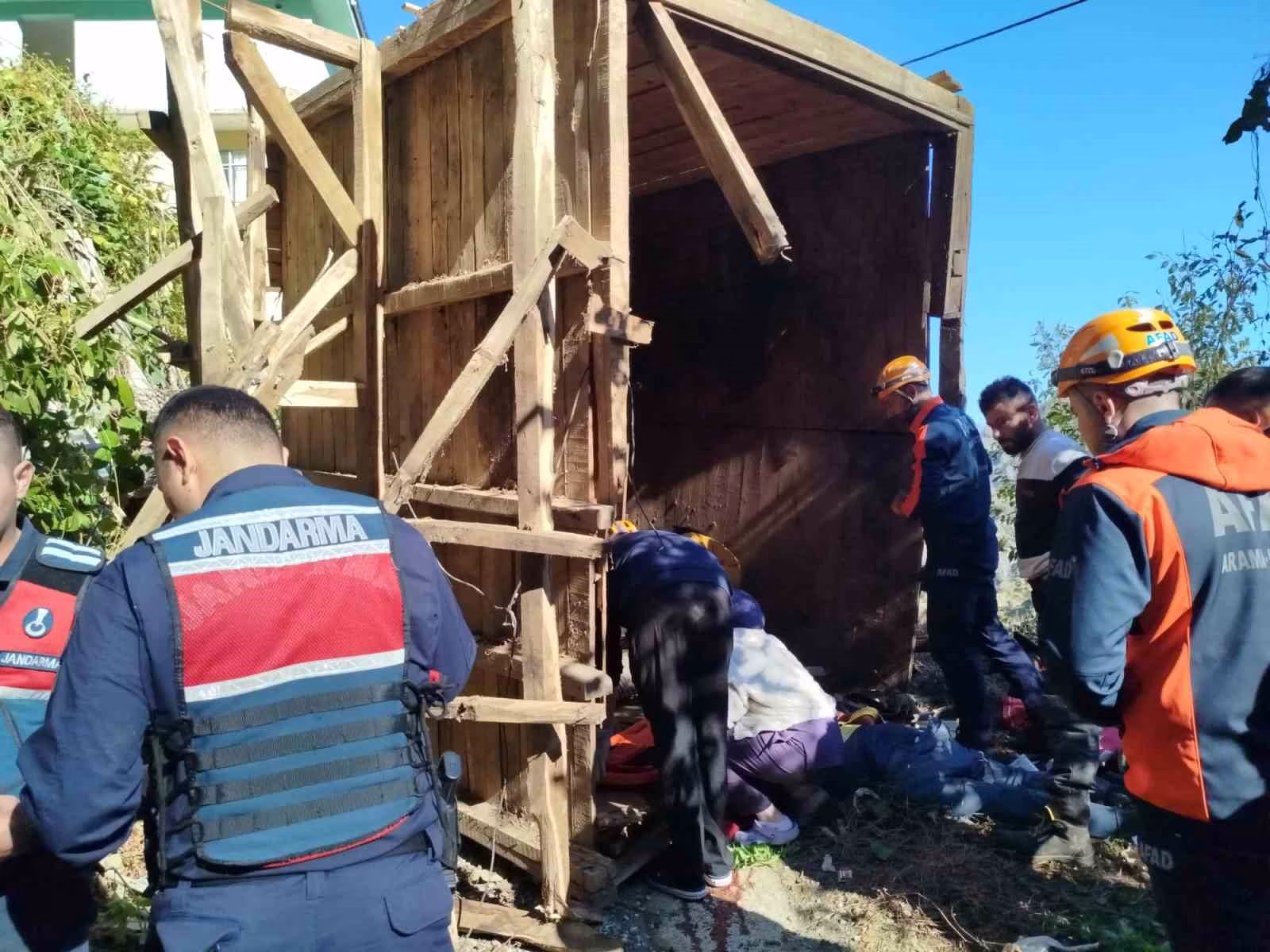 Rize’de ahşap yapı çöktü: 1 ölü, 2 yaralı