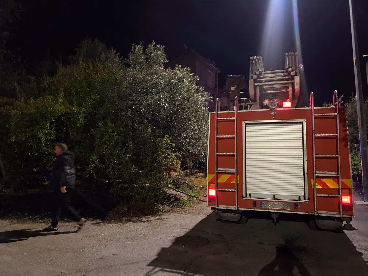 Serik’te korkutan ev yangını