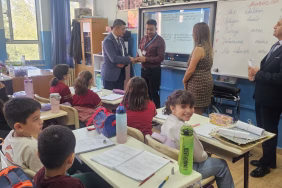 Takdir toplayan davranış: Hediye kabul etmeyen öğretmenlerinin adına tekerlekli sandalye desteğinde bulundular