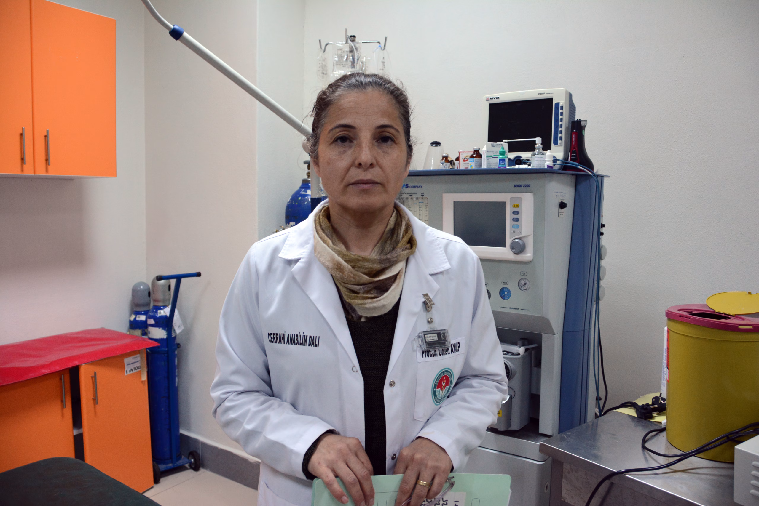 Yüksekten düşerek damağı yarılan kedi nadir uygulanan teknikle tedavi edildi