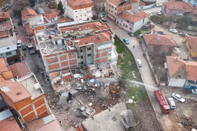 Balıkesir Sındırgı'da ağır hasarlı 814 bina yıkıldı