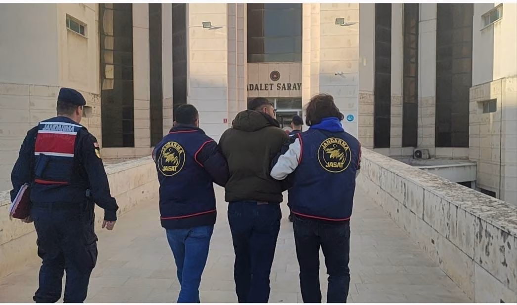 Balıkesir'de bahçeden zeytin çalan 2 kişi tutuklandı