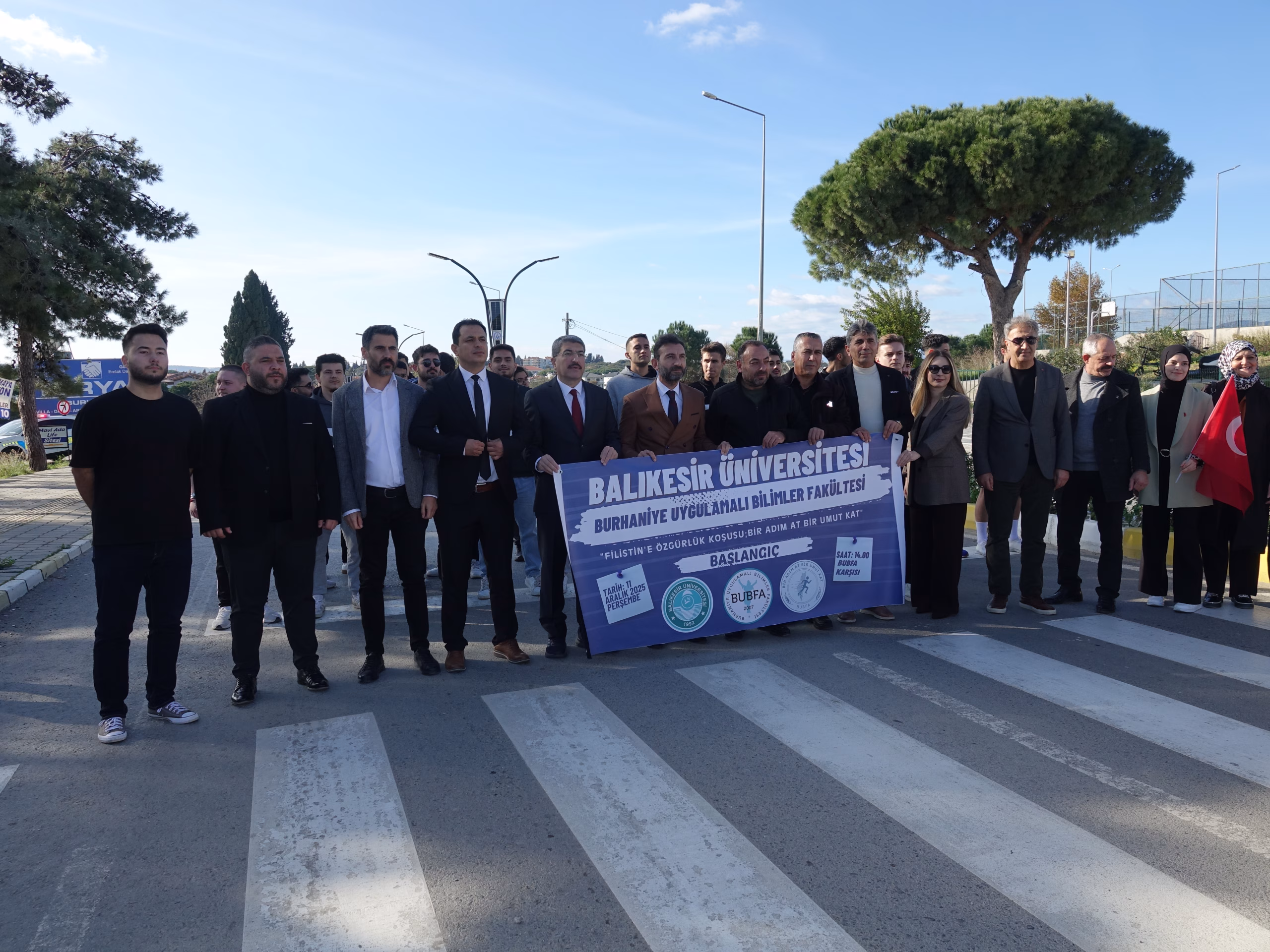 Balıkesir'de üniversite öğrencileri Gazze için koştu