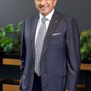 Bayegan Vakfından milli satranç sporcusu büyükusta Ediz Gürel'e destek