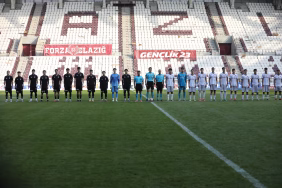 Beşiktaş ve Seza Çimento Elazığspor'un 16 yaş altı takımları dostluk maçına çıktı