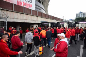 Galatasaray taraftarları, Fenerbahçe derbisi için Kadıköy'e hareket etti