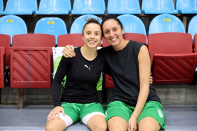 Kadınlar Basketbol 1. Ligi'nin "emekli" oyuncusu parkede genç sporculara örnek oluyor