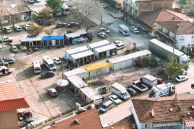 Sındırgı esnafı için konteyner ve prefabrik çarşı kurulumu devam ediyor