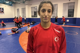 Genç kadın milli güreşçi Avrupa ve dünya şampiyonalarında madalya hedefliyor