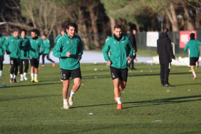 Sakaryaspor, yeni teknik direktörü Hakan Kutlu ile ilk antrenmanına çıktı